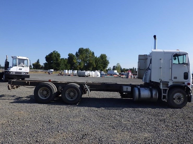 1991-freightliner-fla086-24'-t/a-cab-&-chassis-image-6