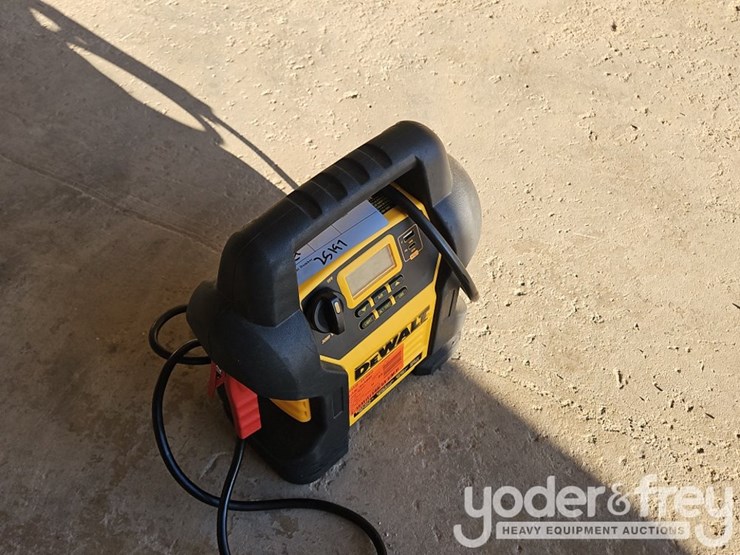 dewalt-1600-amp-jump-starter-image-5