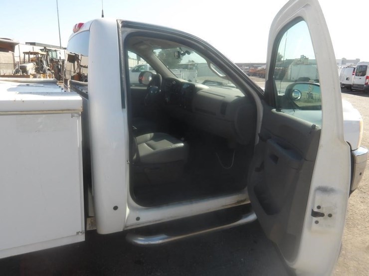 2013-chevrolet-silverado-2500-image-9