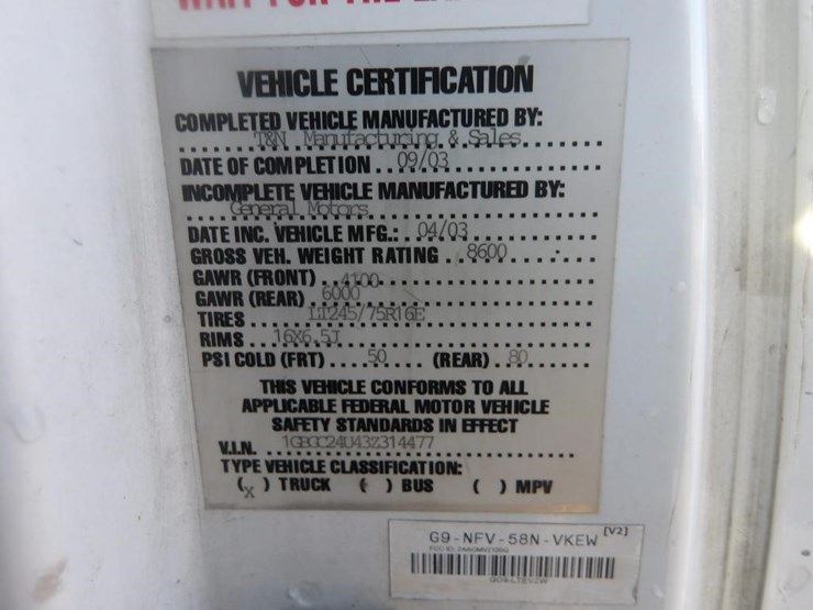 2003-chevrolet-silverado-utility-truck-image-18