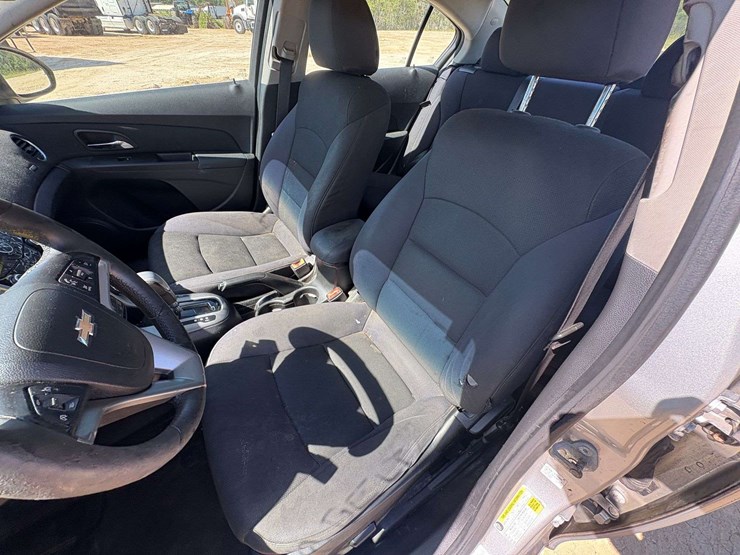 2012-chevrolet-cruz-4-door-sedan-(111,038-miles)-image-9