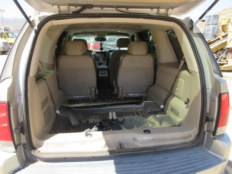 2005-lincoln-aviator-image-15
