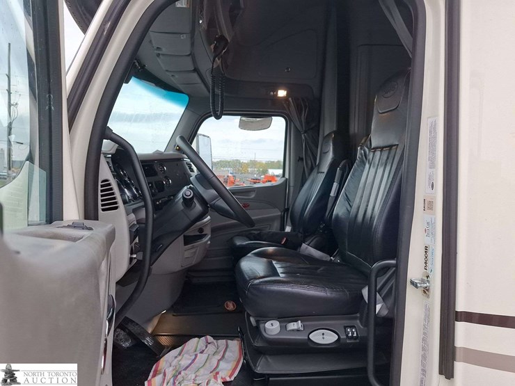 2020-peterbilt-579-image-10