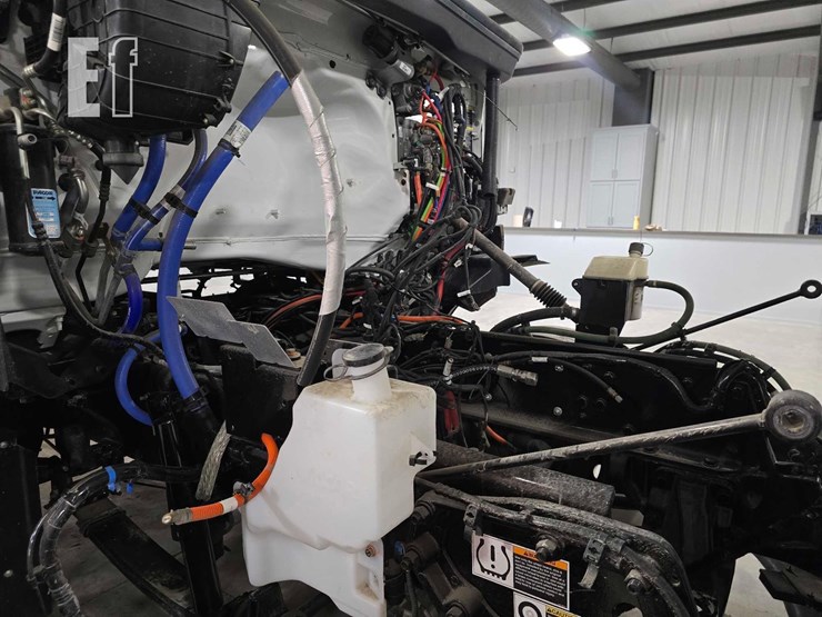 2024-peterbilt-579-image-27