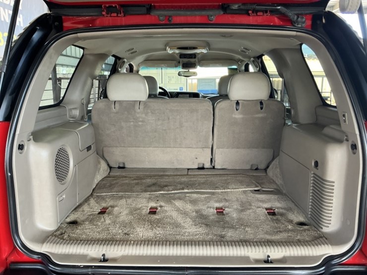 2002-chevrolet-tahoe-image-9