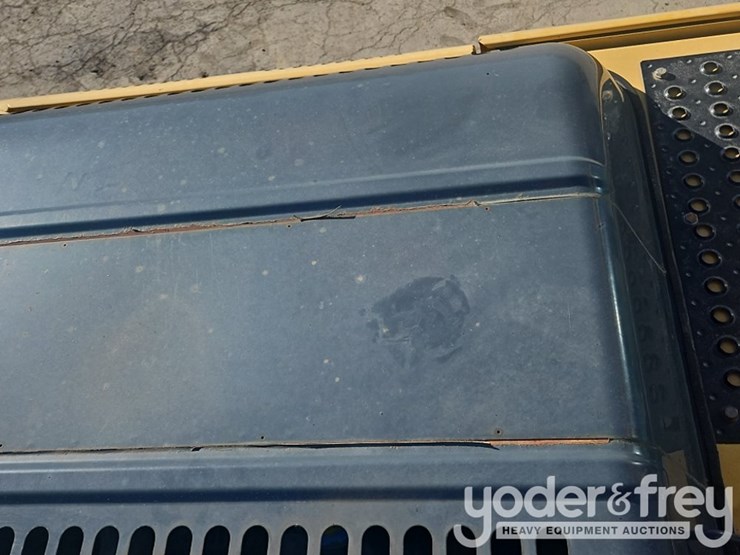 2011-deere-200d-image-26