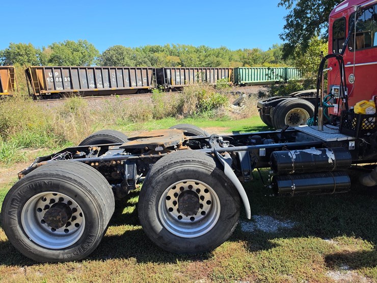 2014-peterbilt-579-image-65