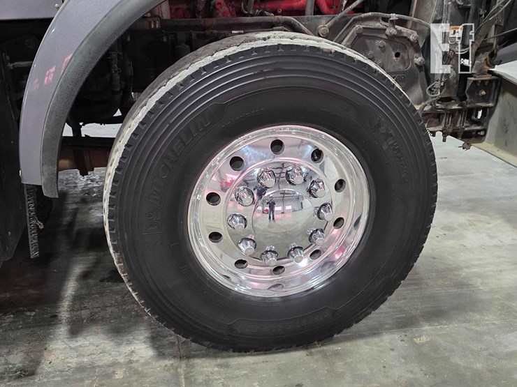 2016-kenworth-t800-image-33
