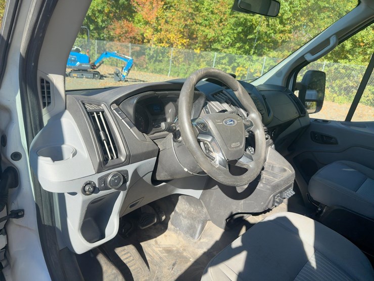 2019-utility-van-image-24