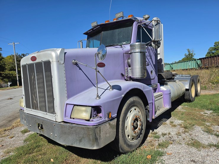 1996-peterbilt-377-image-1