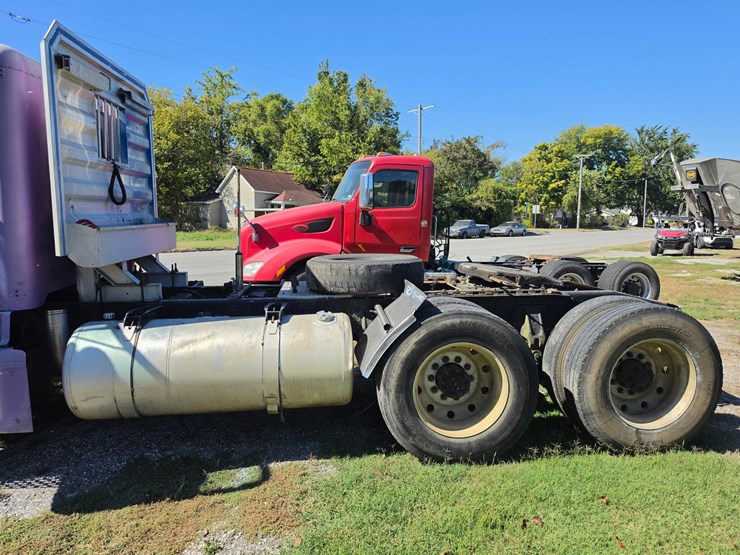 1996-peterbilt-377-image-57
