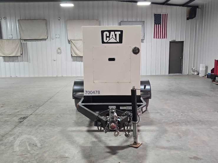 2015-caterpillar-xq30-8-image-7