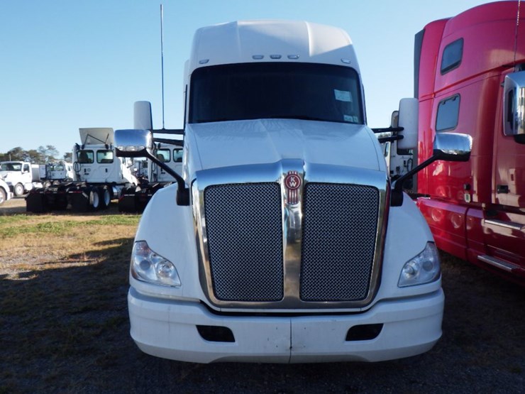 2021-kenworth-t680-image-2