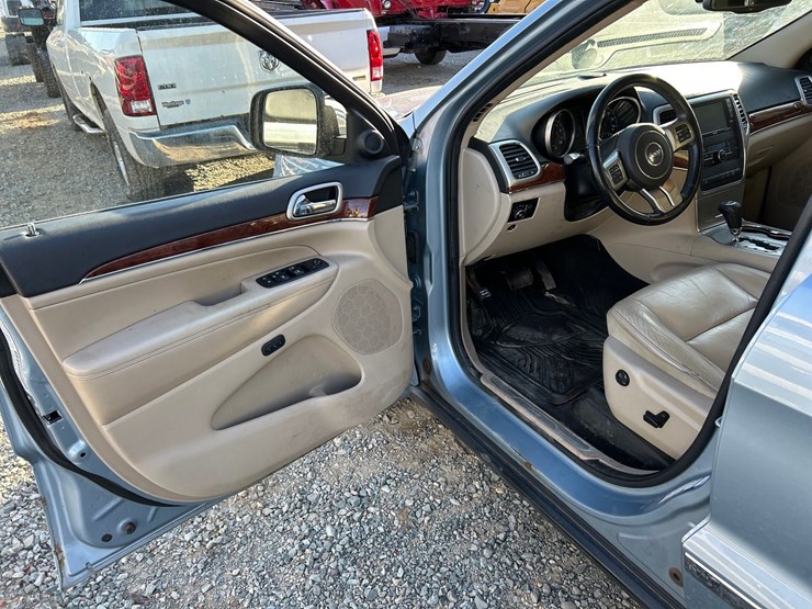 2012-jeep-grand-cherokee-image-42