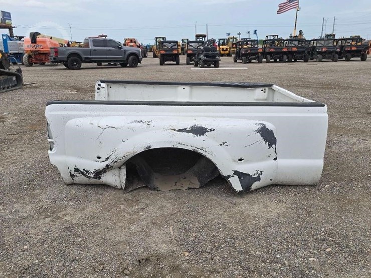 dual-rear-wheel-pickup-truck-bed-image-6