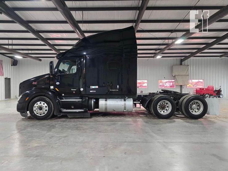 2021-peterbilt-579-image-5