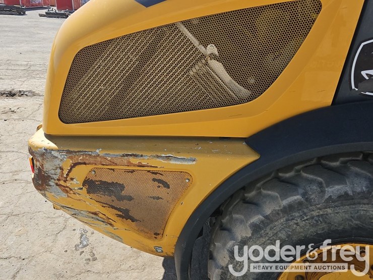 2019-deere-204l-image-34