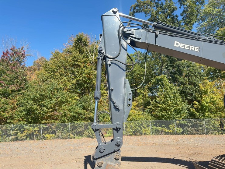 2010-deere-135d-image-14