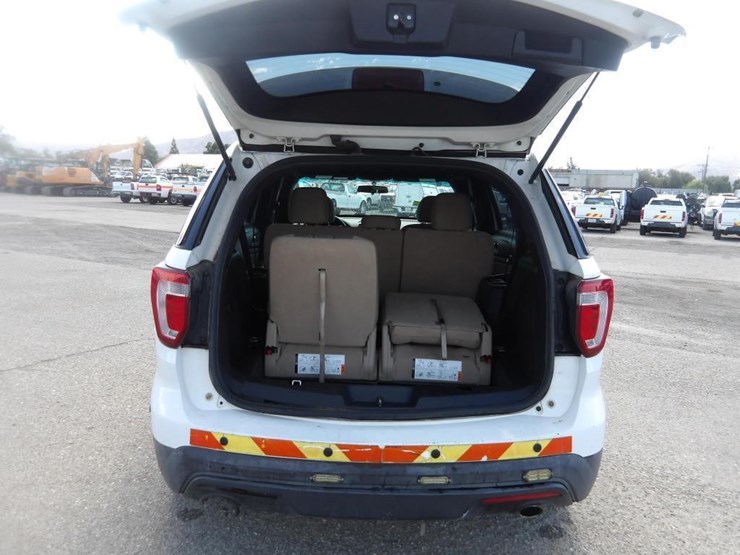 2016-ford-explorer-image-13