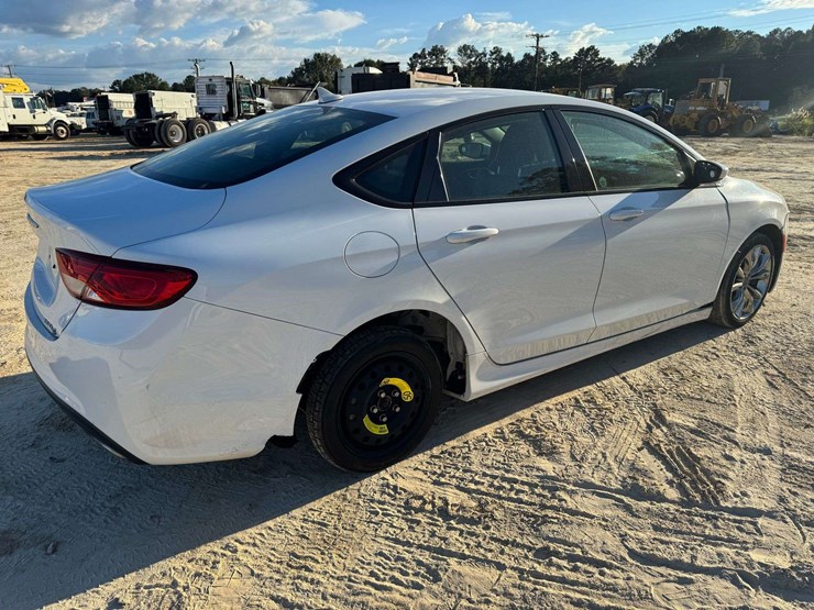 2015-chrysler-200s-4dr-awd-sedan---133,772-miles-image-3