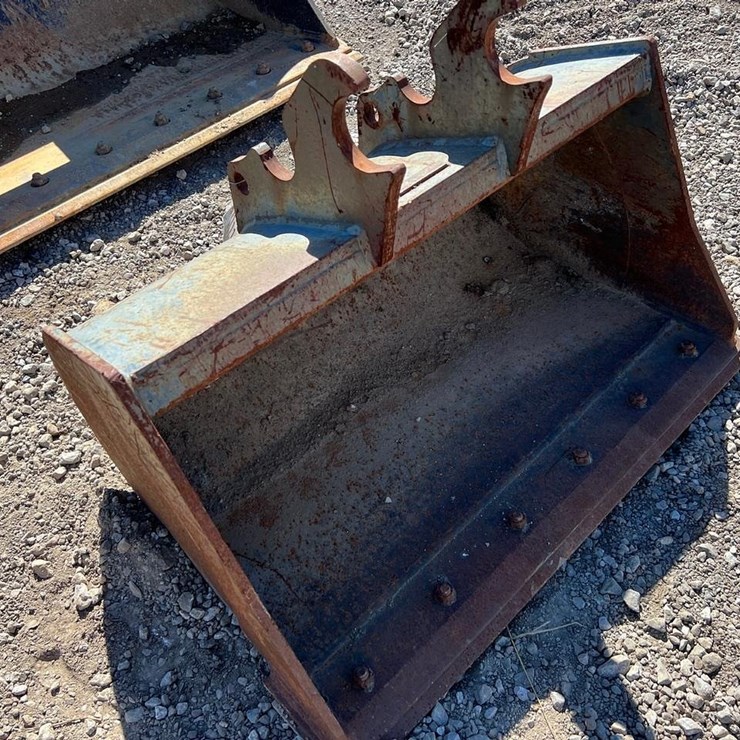 Kubota 36" Grading Bucket