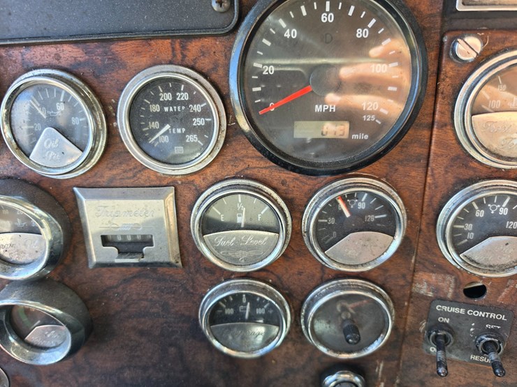 1999-peterbilt-379-image-65