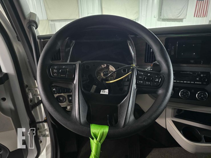 2024-peterbilt-579-image-10