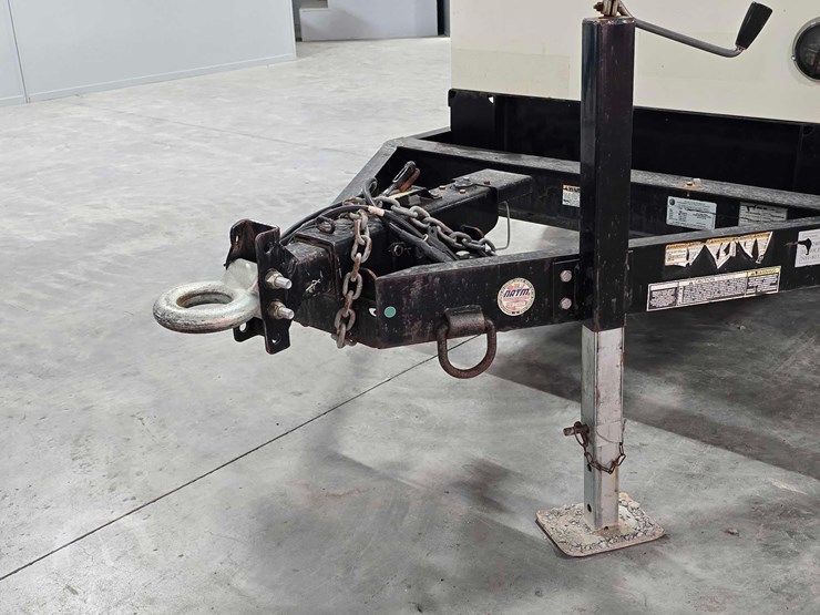 2013-caterpillar-xq30-8-image-17