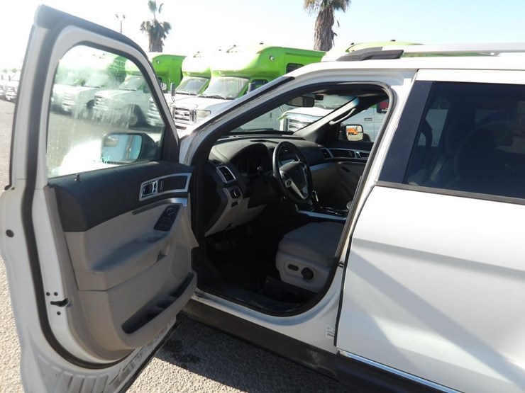 2012-ford-explorer-xlt-image-14
