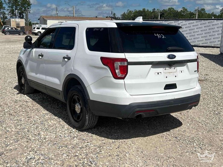 2016-ford-explorer-image-4