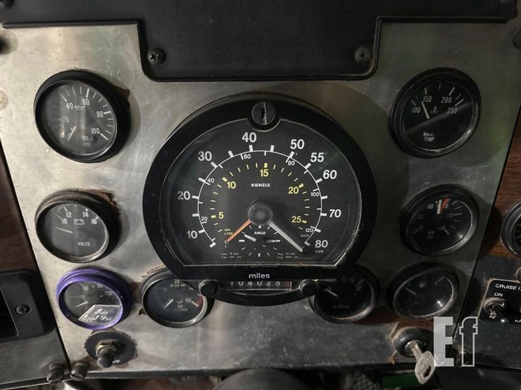 1994-peterbilt-378-image-17