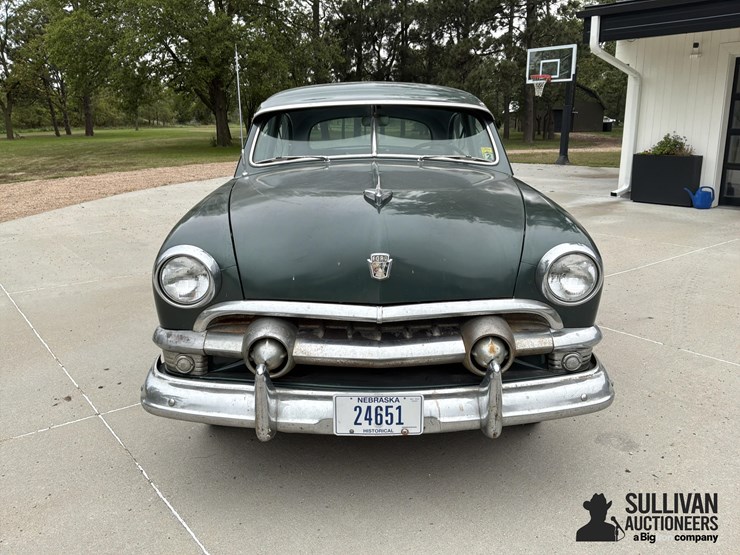 1951-ford-custom-tudor-2-door-sedan-image-2