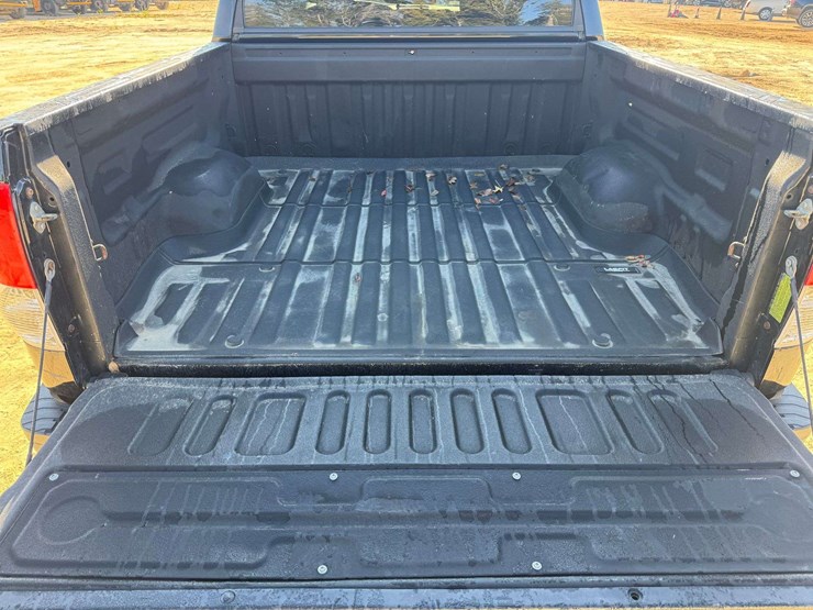 2011-toyota-tundra-sr5-image-18