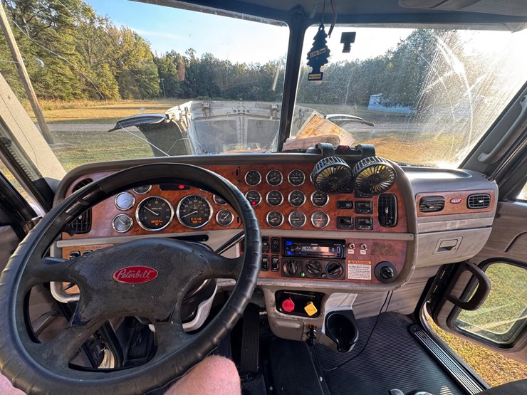 2006-peterbilt-379-image-11