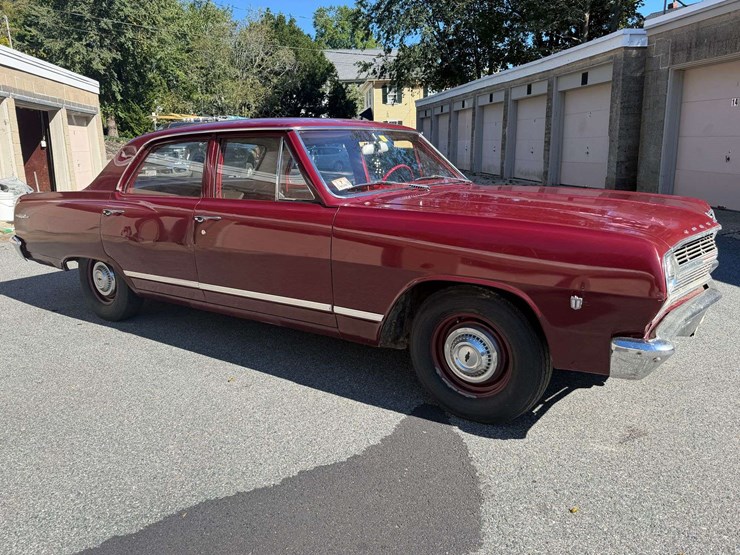 1965-chevrolet-chevelle-300-deluxe-4-door-sedan-(33,434-miles)-image-2