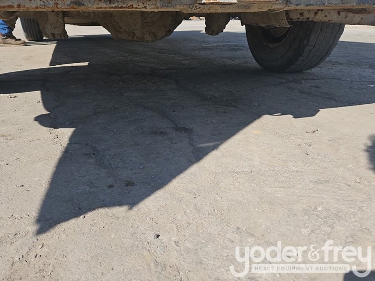 2017-chevrolet-3500-image-18