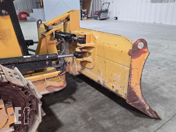 2022-caterpillar-d1-image-11