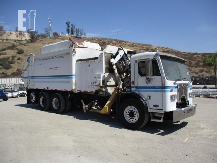 2010-peterbilt-320-image-2