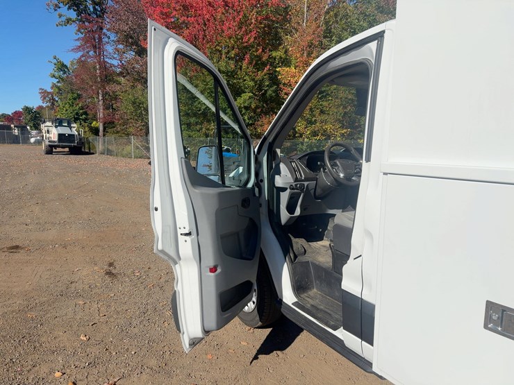 2019-utility-van-image-22