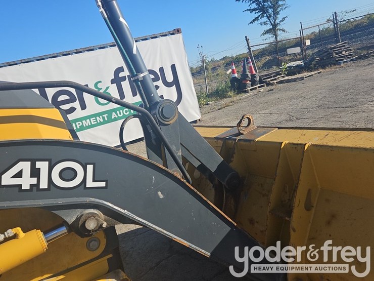 2018-deere-410l-image-33