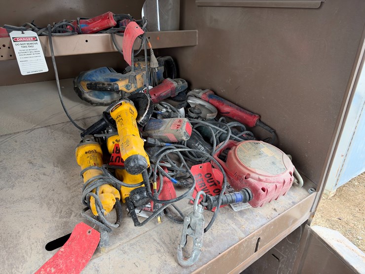 #7535-•-foreman-box-with-miscellaneous-grinders,-saws,-drills-and-other-power-tools-image-5