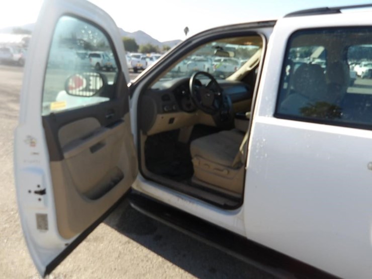 2014-chevrolet-tahoe-image-12
