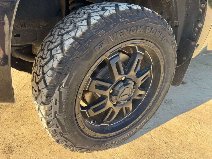 2011-toyota-tundra-sr5-image-24