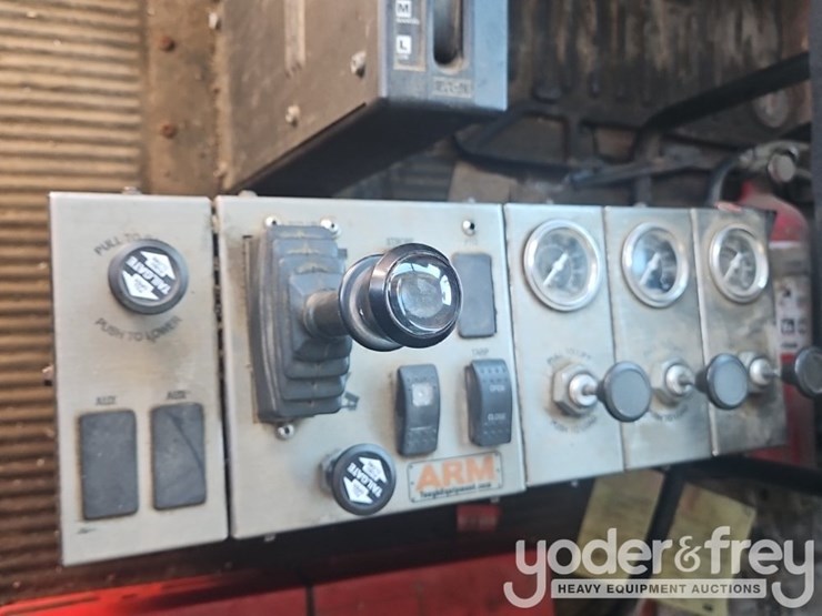 2019-freightliner-122sd-image-26