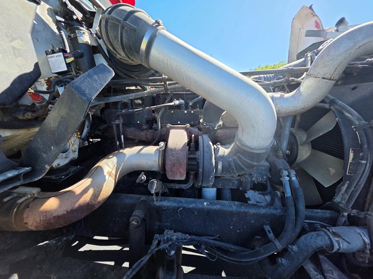 2001-freightliner-fld120-image-36