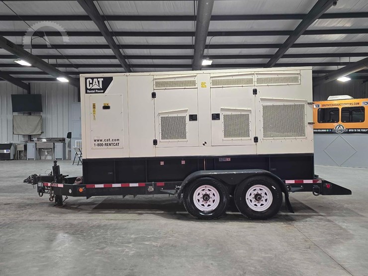 2013-caterpillar-xq200-2-image-5