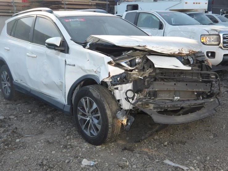 2018-toyota-rav4-xle-image-3