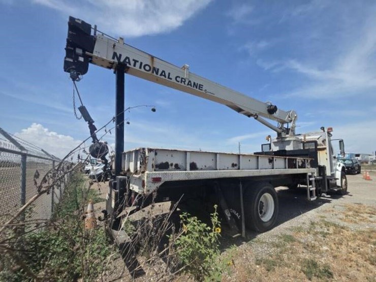 2014-freightliner-m2-106-image-3