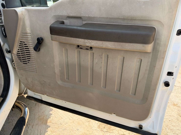 2008-ford-f550-image-15