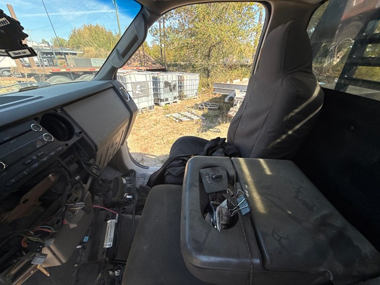 2010-ford-f550-xlt-image-12